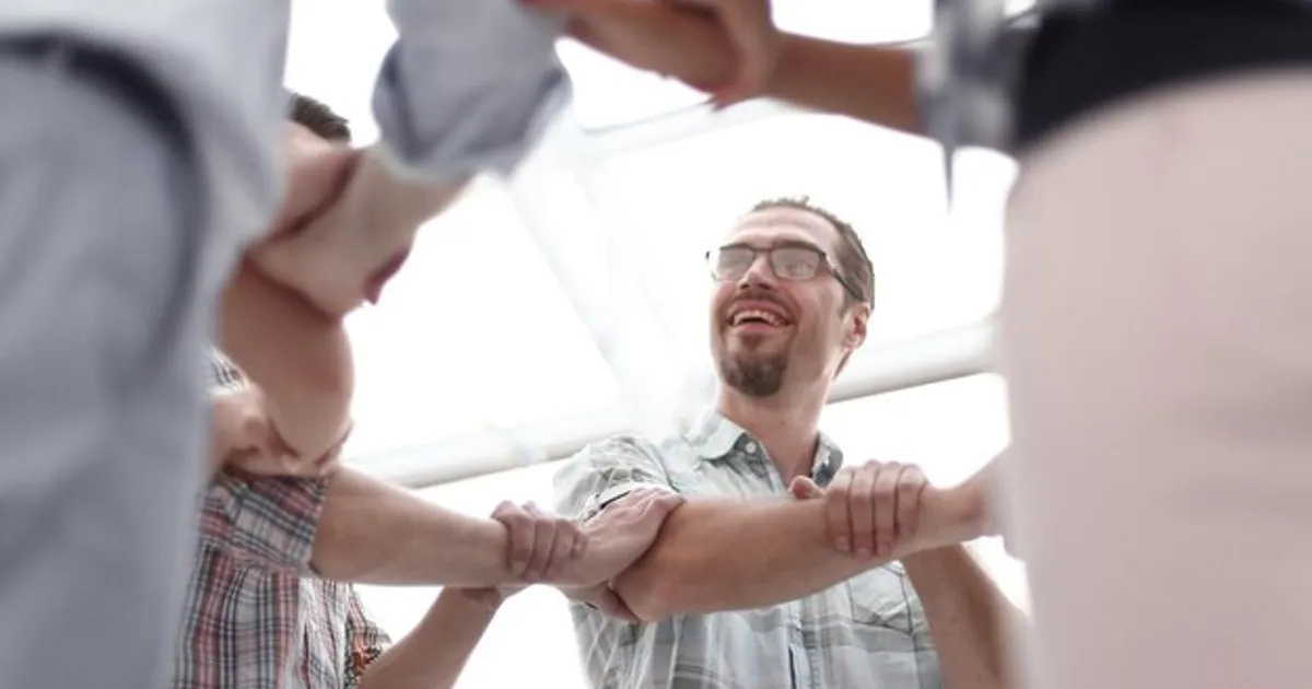 El Arte de Desaparecer: Por Qué Delegar es la Máxima Expresión del Liderazgo (y no un Acto de Abandono)